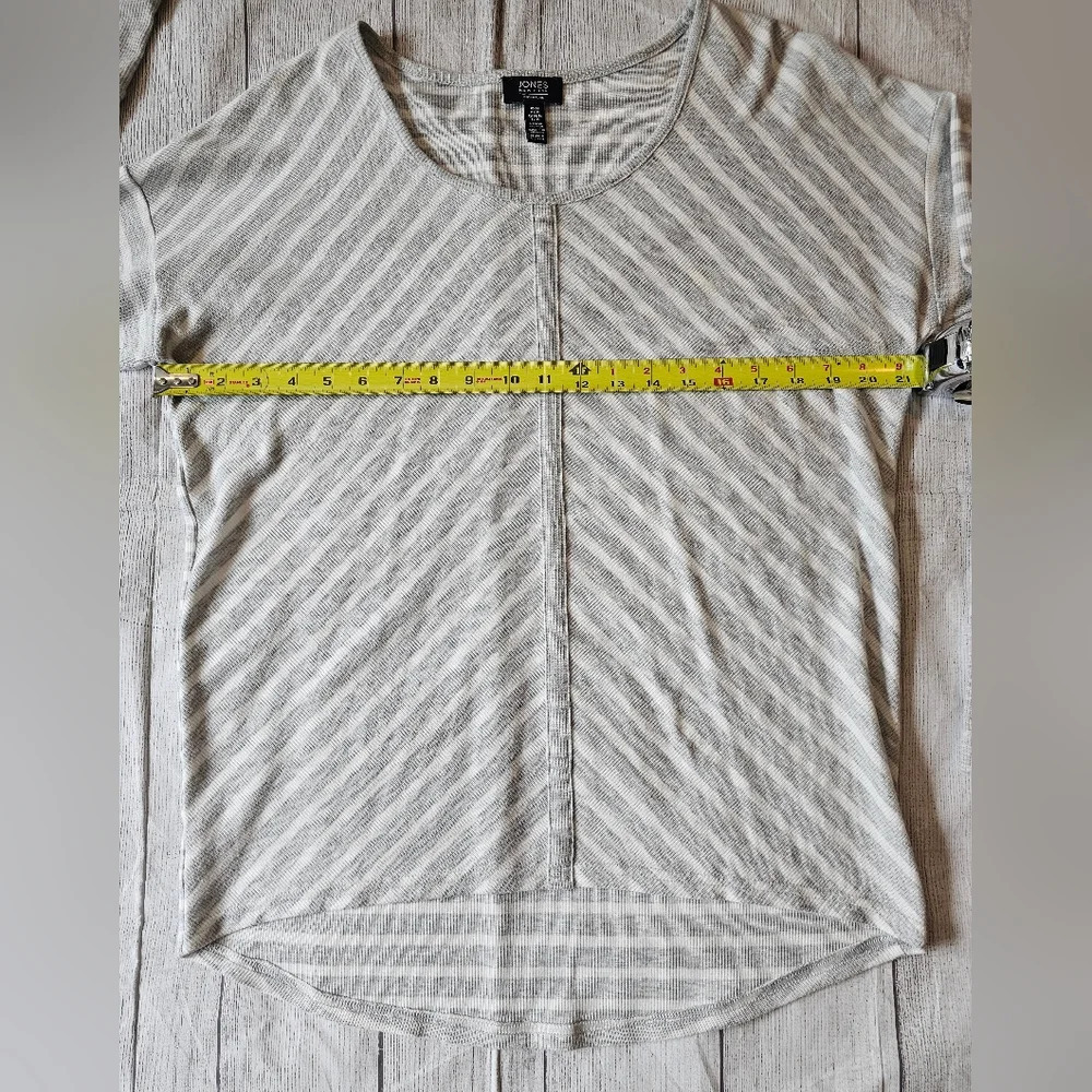 Jones New York •Size Medium• Gray White Striped Lightweight Top Drop Shoulder - Picture 8 of 8